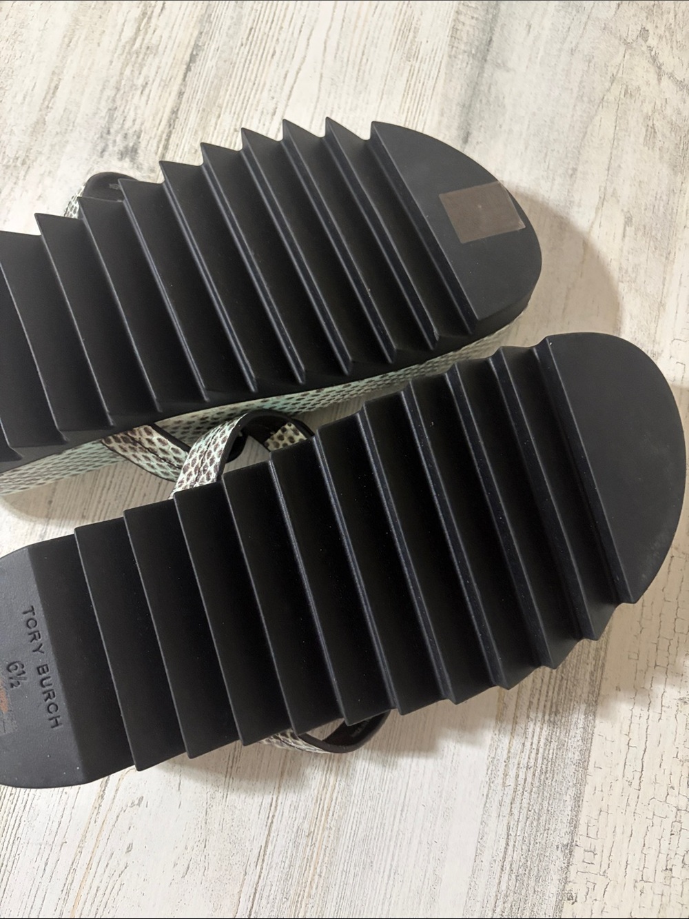Tory Burch Miller Cloud Lug Sandals- Seaside Roccia Snakeskin Size 6.5. NWOB - Picture 14 of 16